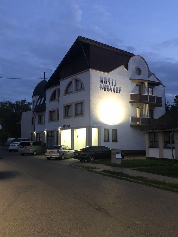 Vásárosnamény Kovacs Hotel Superior מראה חיצוני תמונה